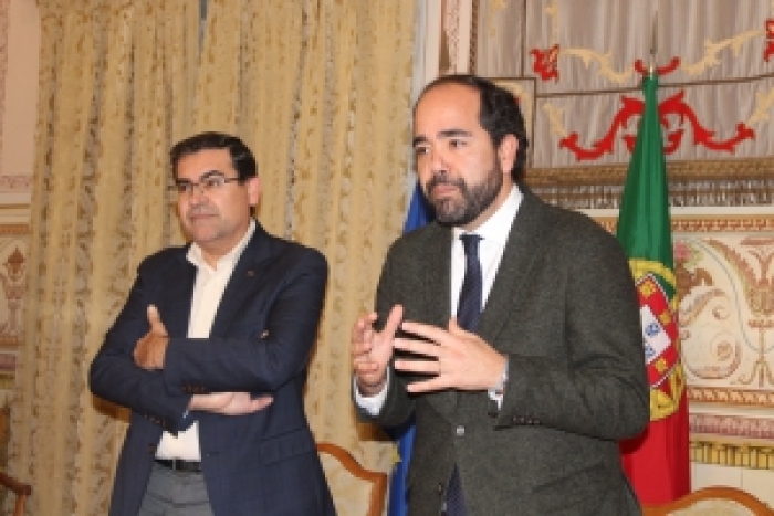 Munic&iacute;pio de Santar&eacute;m apoia duas IPSS sorteadas atrav&eacute;s da campanha "Natal, Compre Local" e uma escola &ldquo;Vencedora da cria&ccedil;&atilde;o do Logotipo da Campanha&rdquo;